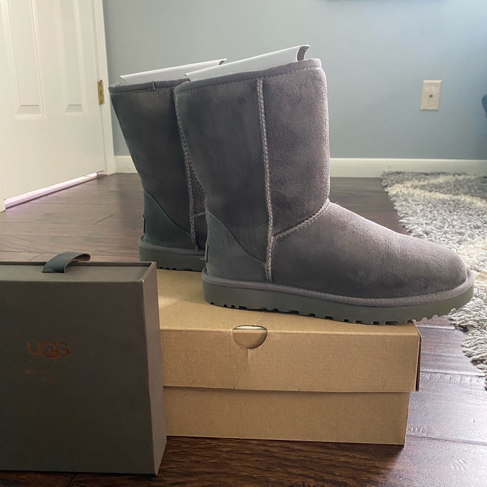grey UGG boots size 7 very good condition